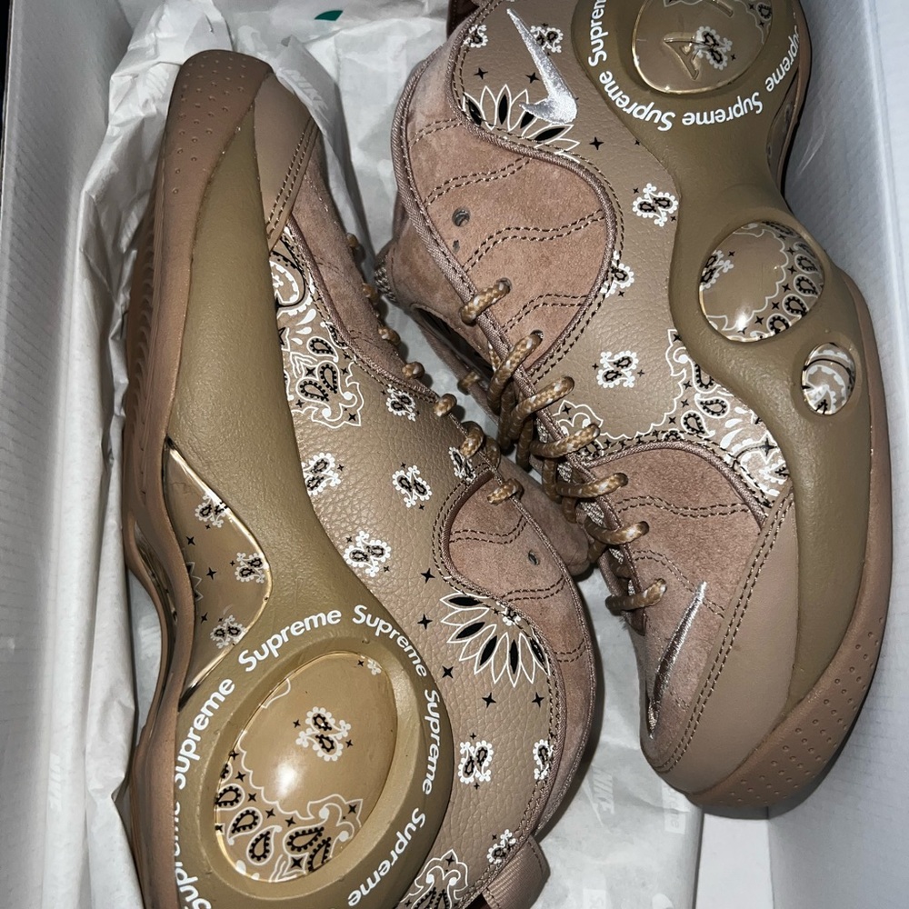 NIKE SUPREME ZOOM FLIGHT